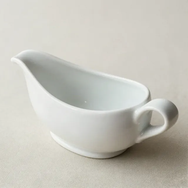 Salsera de porcelana blanca