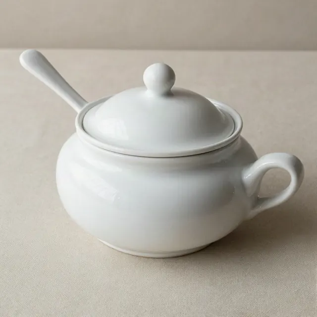 Sopera con tapa de porcelana blanca