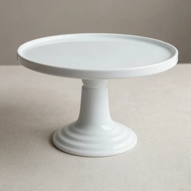 Plato para torta con pie de porcelana blanca
